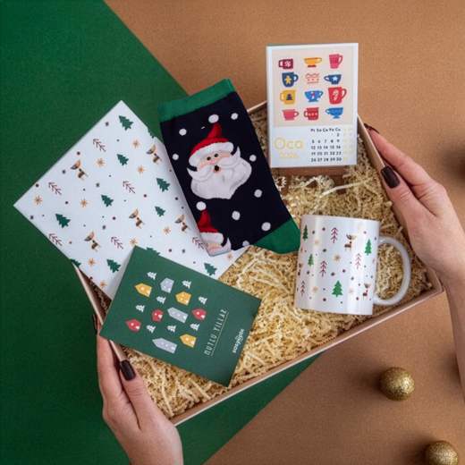 Renkli Yeni Yıl Hediye Kutusu