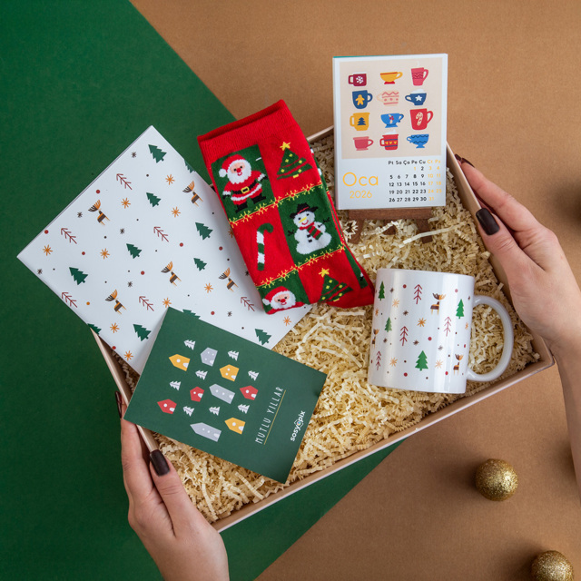 Renkli Yeni Yıl Hediye Kutusu