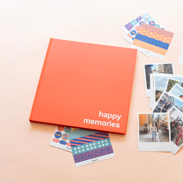Happy Memories Big Scrapbook with 35 Retro Prints