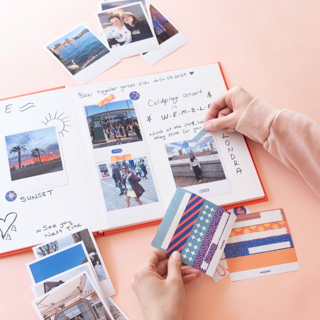 Happy Memories Big Scrapbook with 35 Retro Prints